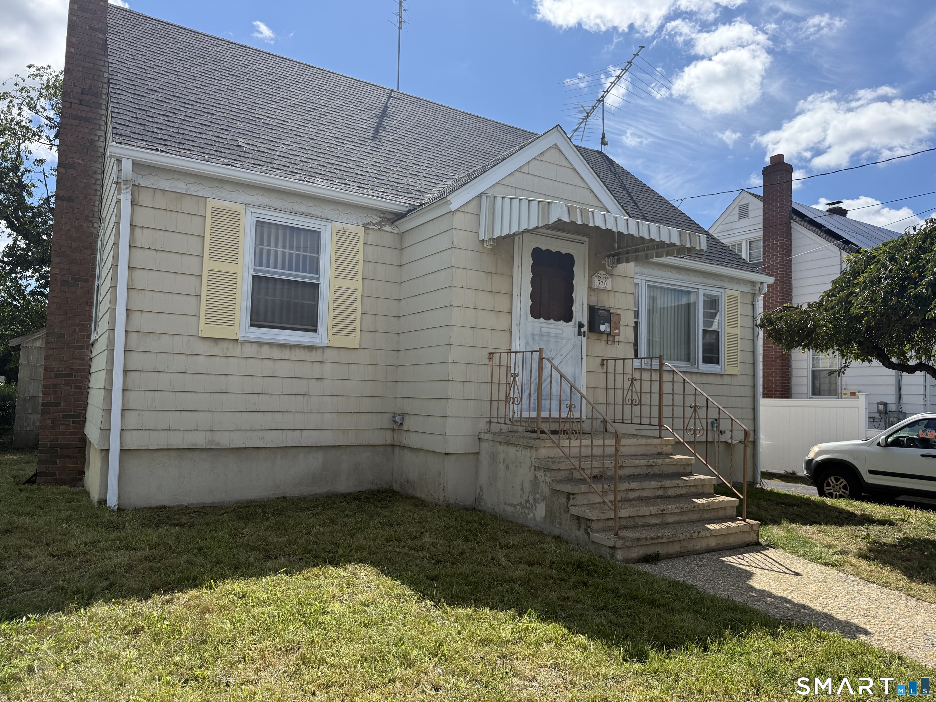 370 Kent Avenue, Bridgeport, CT 06610 | For Sale at $190,000