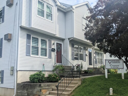  townhouse condo for sale located at 29 Cleveland Street, 5, Danbury, CT 06810