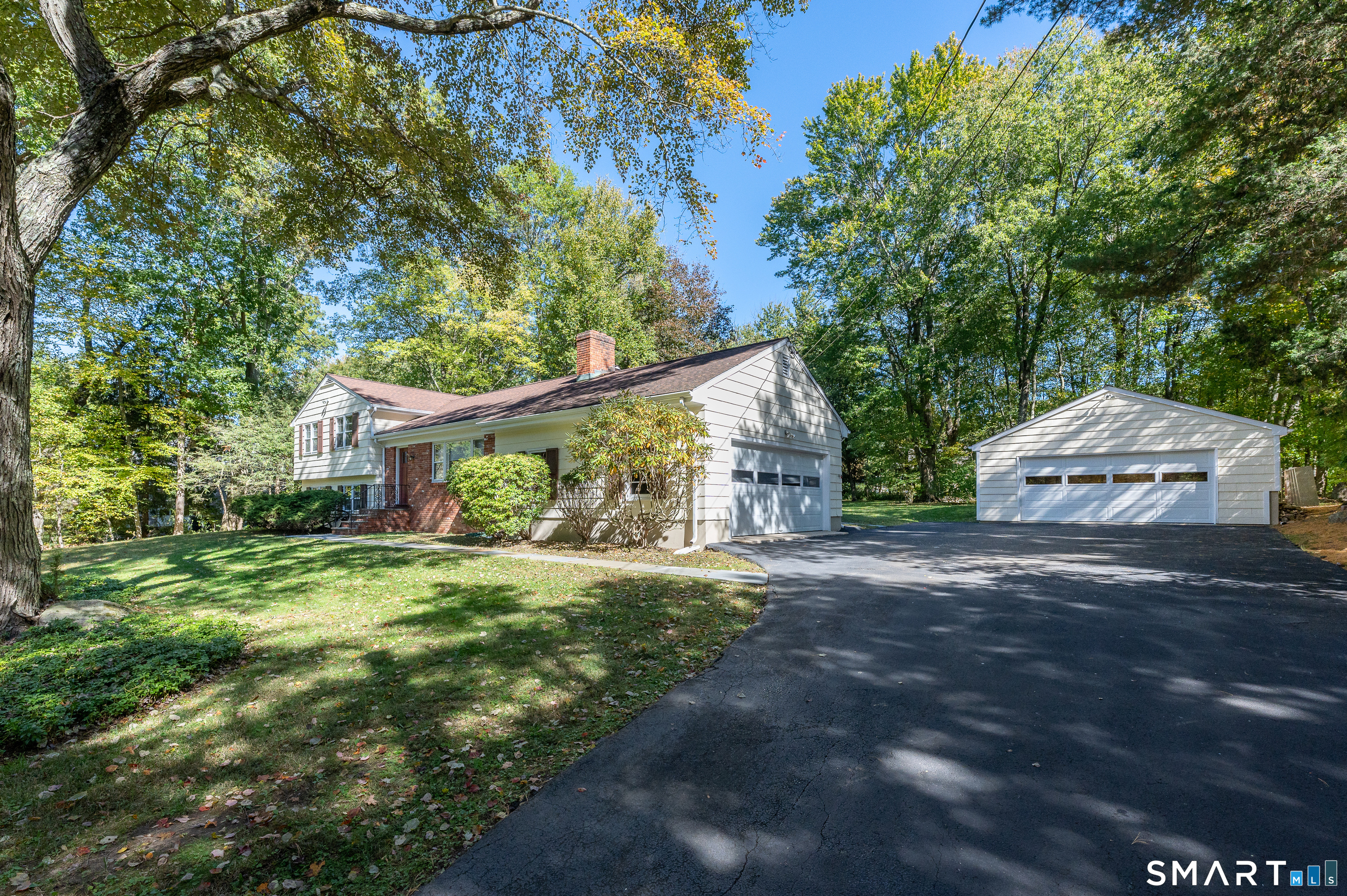 325 Den Road, Stamford, CT 06903 | For Sale at $825,000