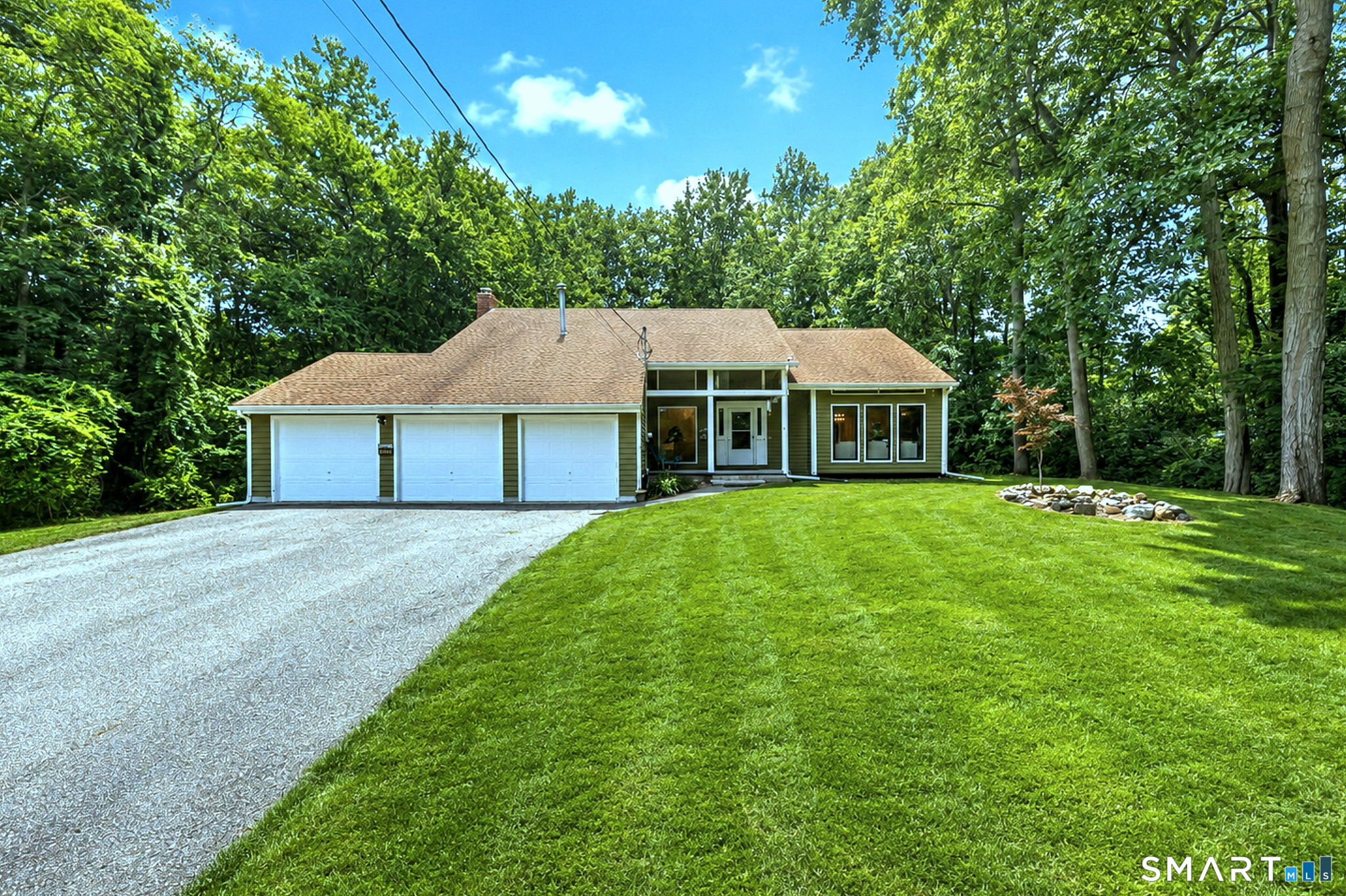 405 Shelton Road, Trumbull, CT 06611 | For Sale at $649,000