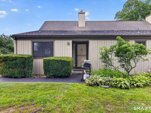 condo home for sale located at 393 Ottawa Lane, b, Stratford, CT 06614
