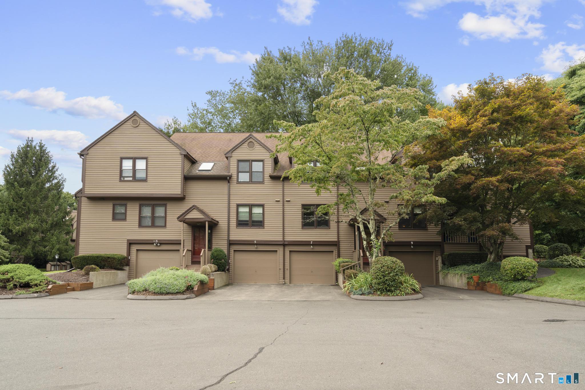 7 Shadowwood Circle, 7, Monroe, CT 06468 | For Sale at $398,900