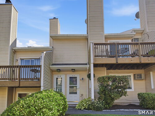  condo home for sale located at 8 Rose Lane, 24-19, Danbury, CT 06811