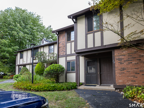  condo home for sale located at 27 Andover Court, 27, Brookfield, CT 06804