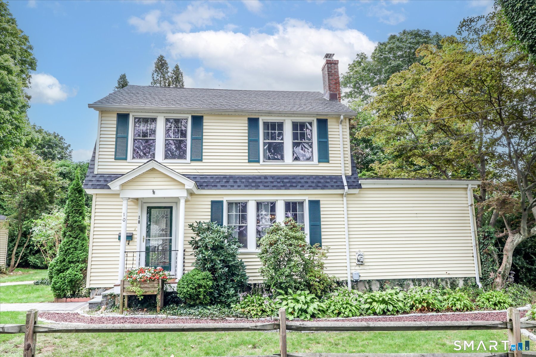 10 Crown Street, Trumbull, CT 06611 | For Sale at $625,000
