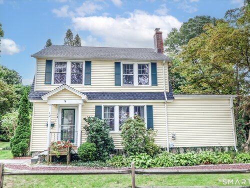  single family home for sale located at 10 Crown Street, Trumbull, CT 06611