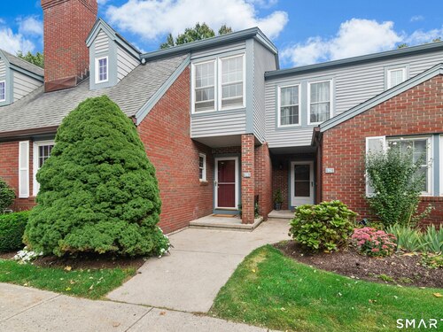  townhouse condo for sale located at 98 Roberton Crossing, Fairfield, CT 06825
