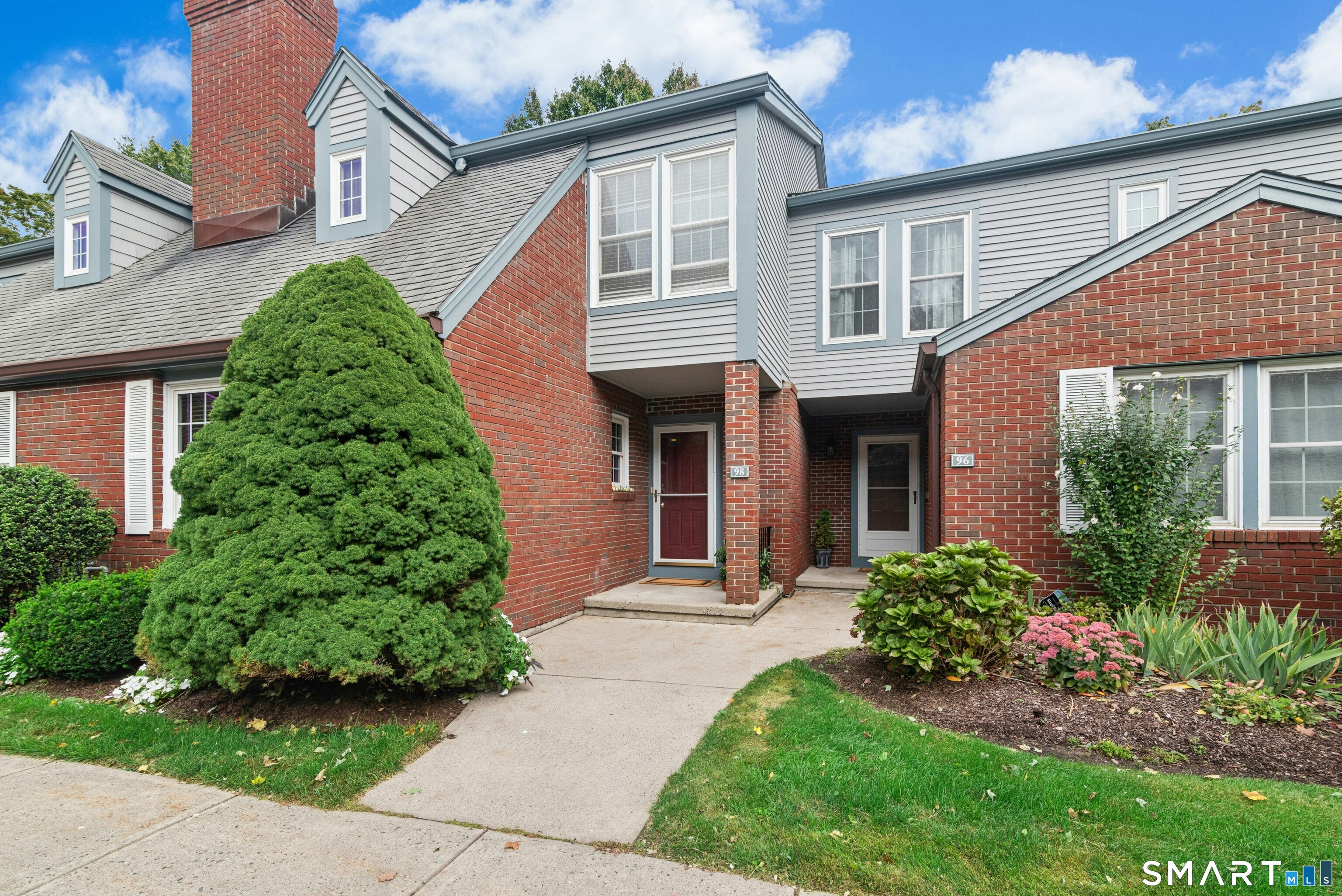 98 Roberton Crossing, Fairfield, CT 06825 | For Sale at $690,000