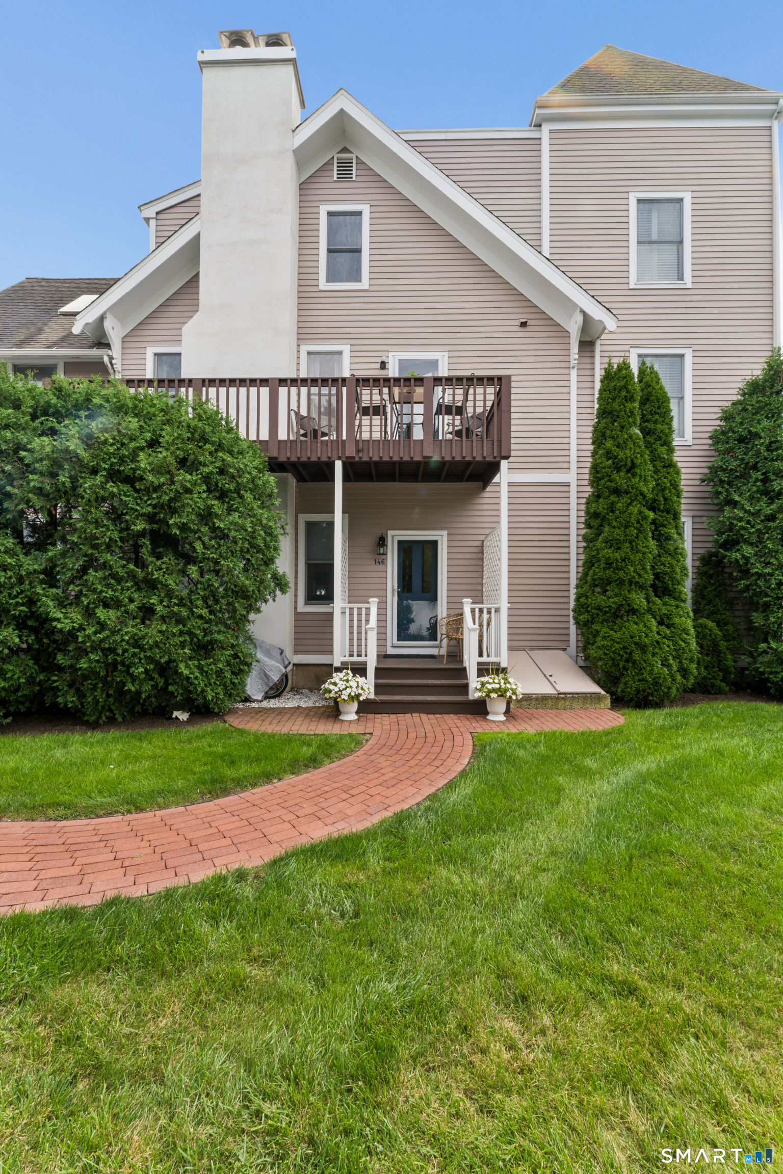 146 Sherman Court, Fairfield, CT 06824 | For Sale at $995,000