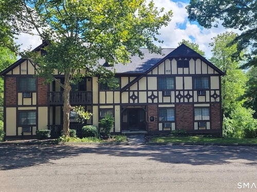  condo home for sale located at 5 Essex Court, 5, Brookfield, CT 06804