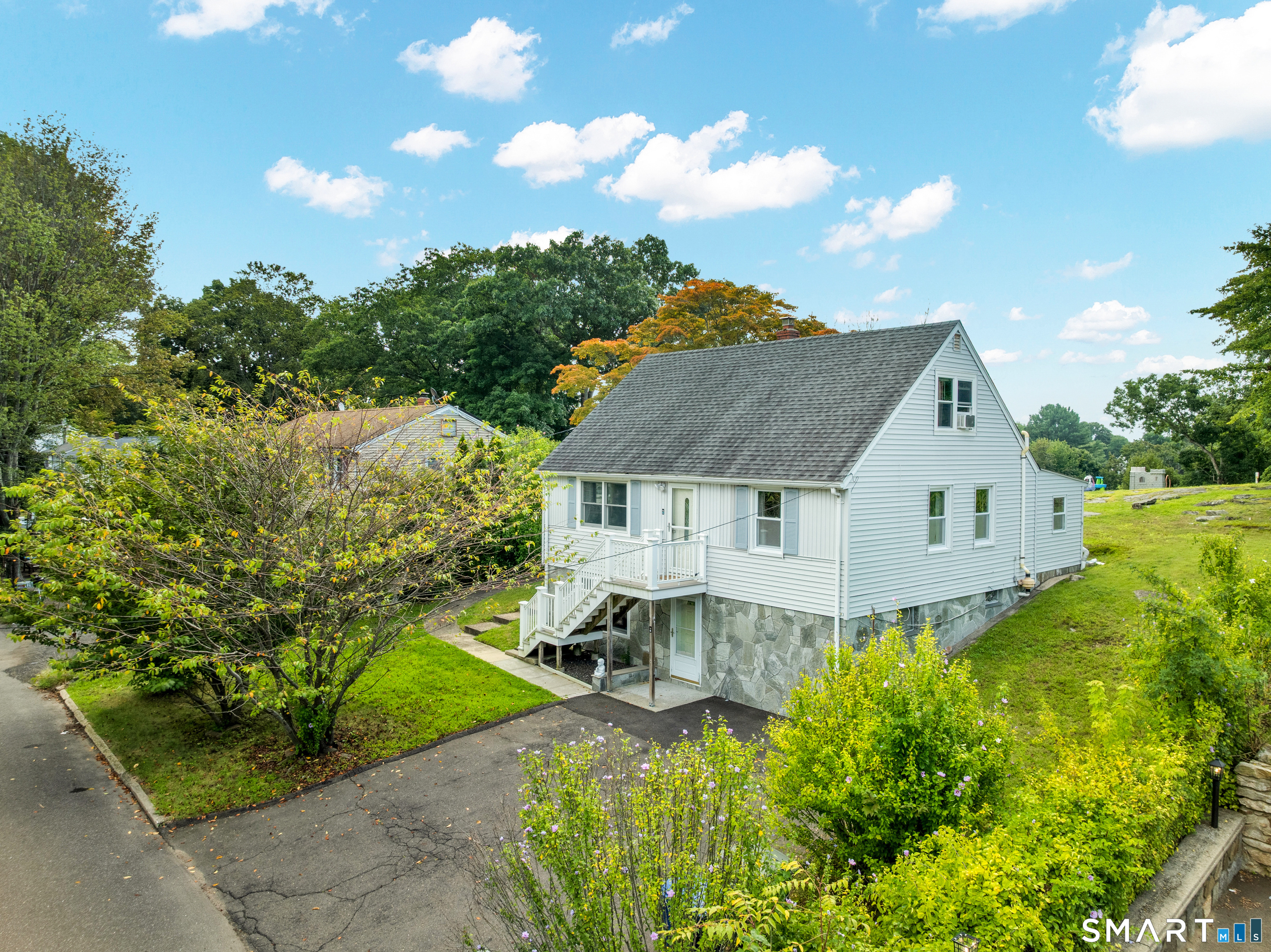 143 Red Oak Road, Bridgeport, CT 06606 | For Sale at $400,000