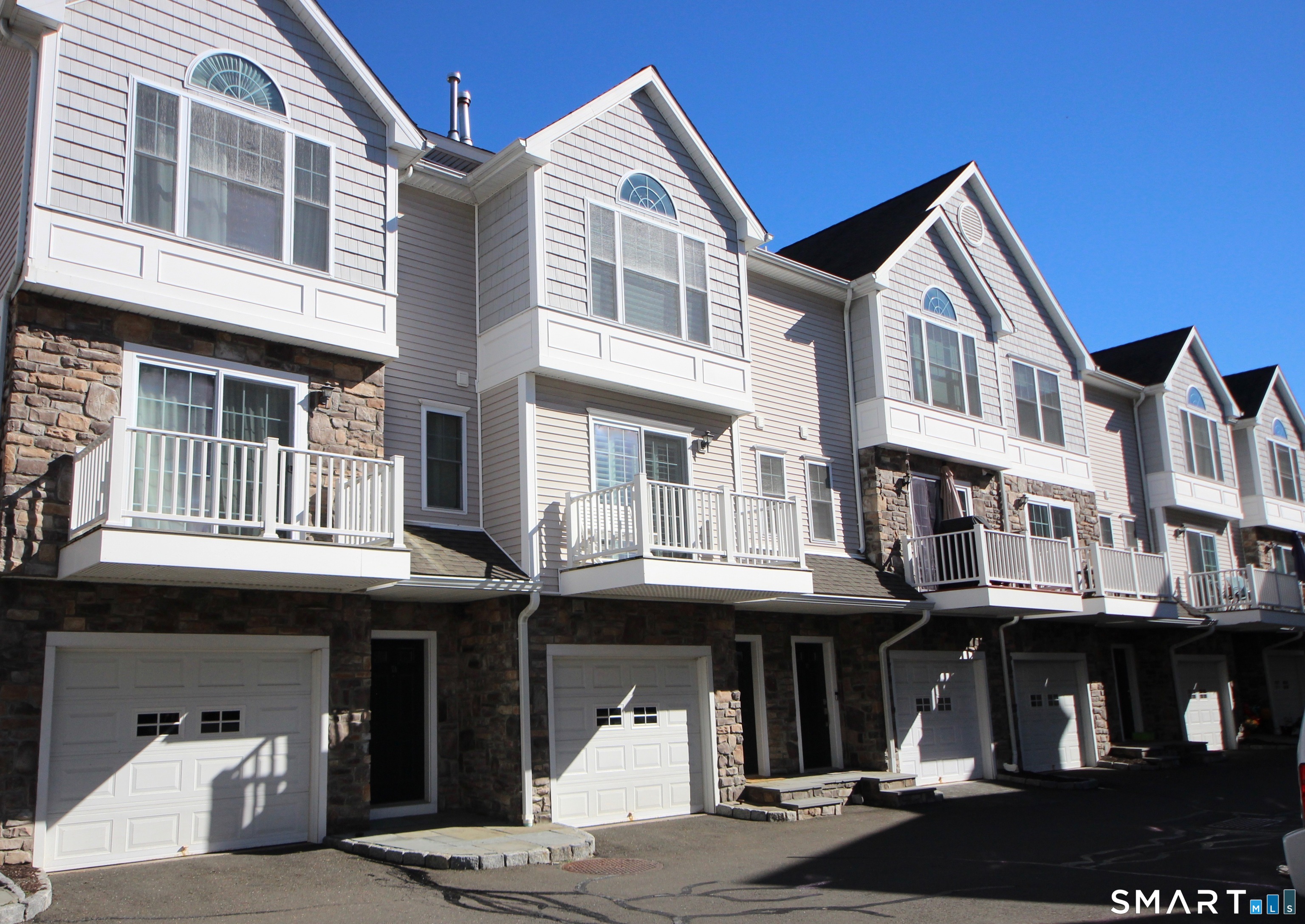 85 Camp Avenue, 7b, Stamford, CT 06907 | For Sale at $699,000