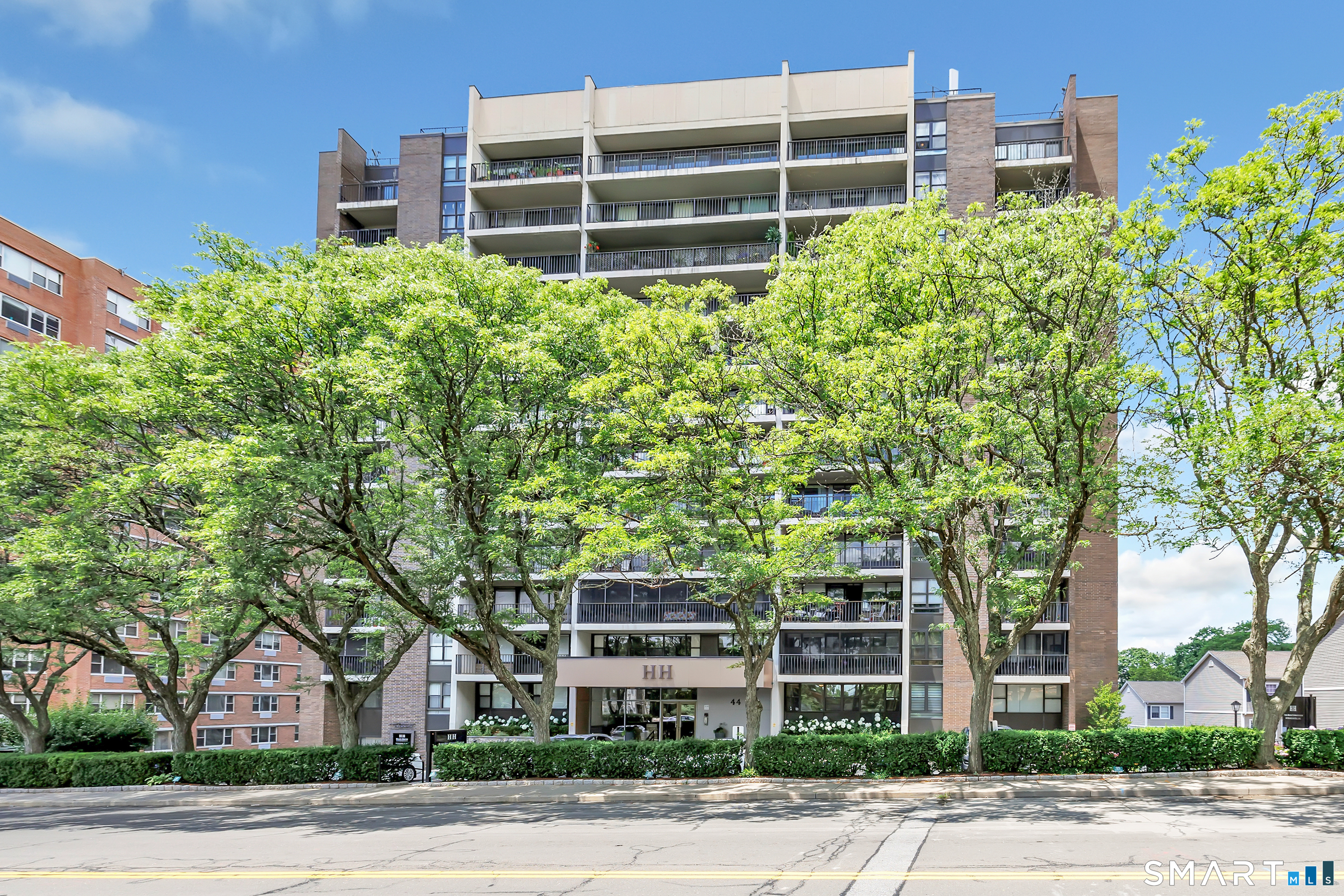 44 Strawberry Hill Avenue, 9a, Stamford, CT 06902 | For Sale at $295,000
