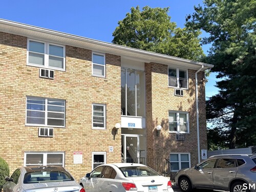  condo home for sale located at 1 Walter Avenue, 45, Norwalk, CT 06851