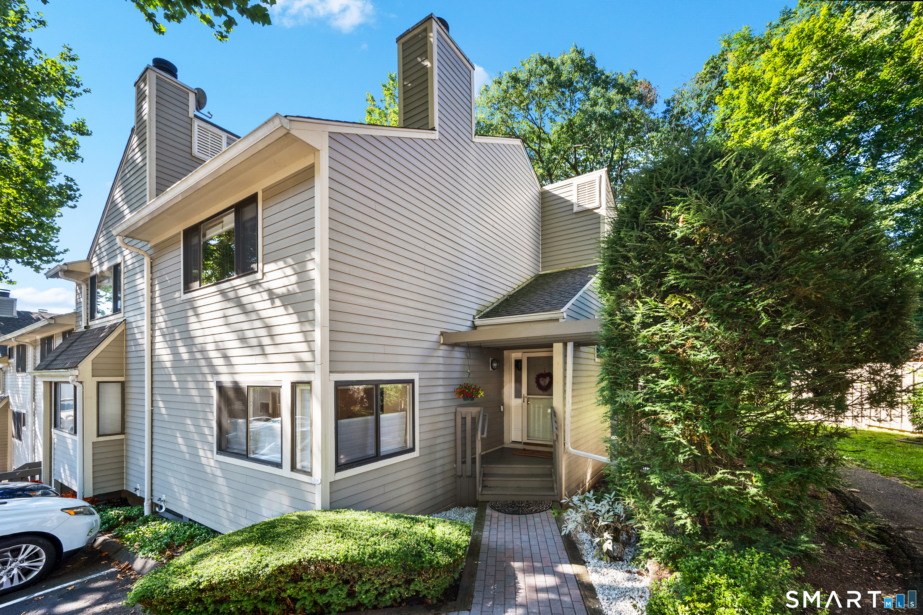 118 Sunrise Hill Road, 118, Norwalk, CT 06851 | For Sale at $549,000