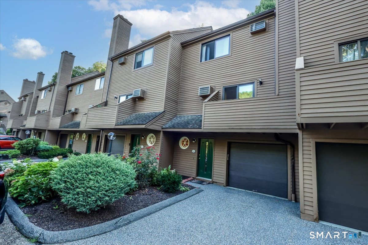 55 Cross Street, c3, Danbury, CT 06810 | For Sale at $342,500