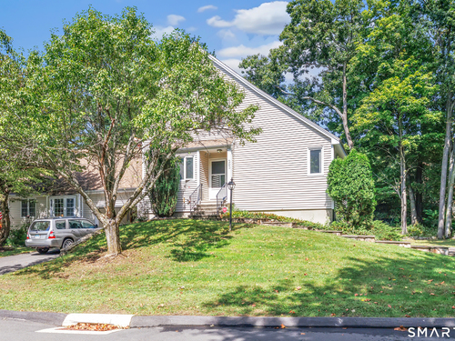  townhouse condo for sale located at 200 Fox Run, Shelton, CT 06484