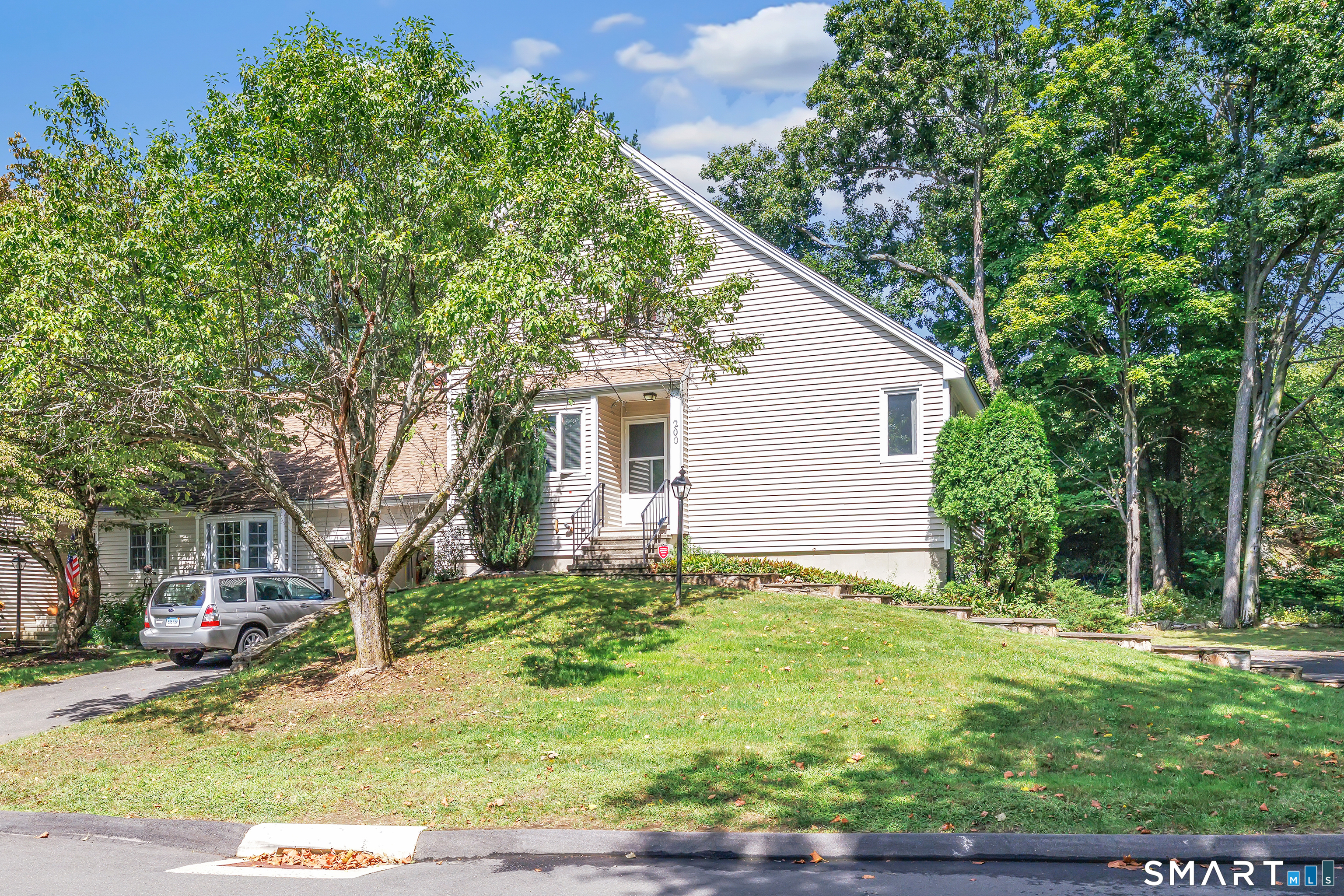 200 Fox Run, Shelton, CT 06484 | For Sale at $454,900