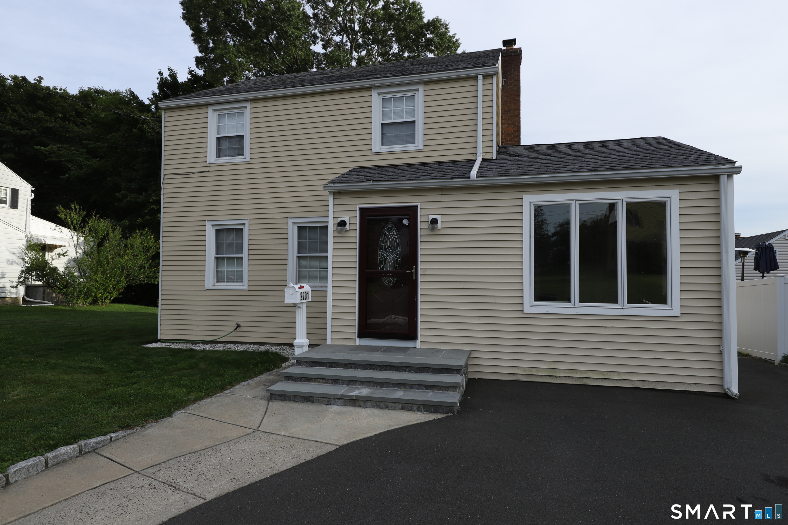 2701 Old Town Road, Bridgeport, CT 06606 | For Sale at $475,000