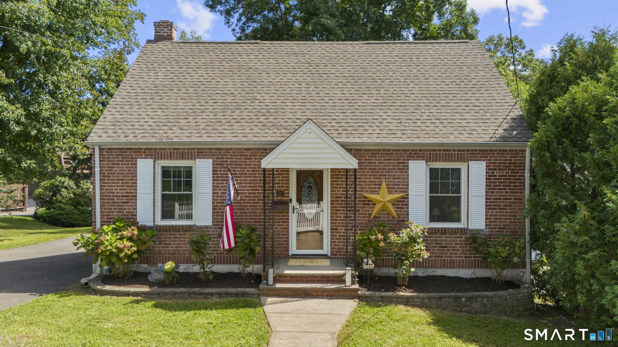 213 Knapps Highway, Fairfield, CT 06825 | For Sale at $569,000