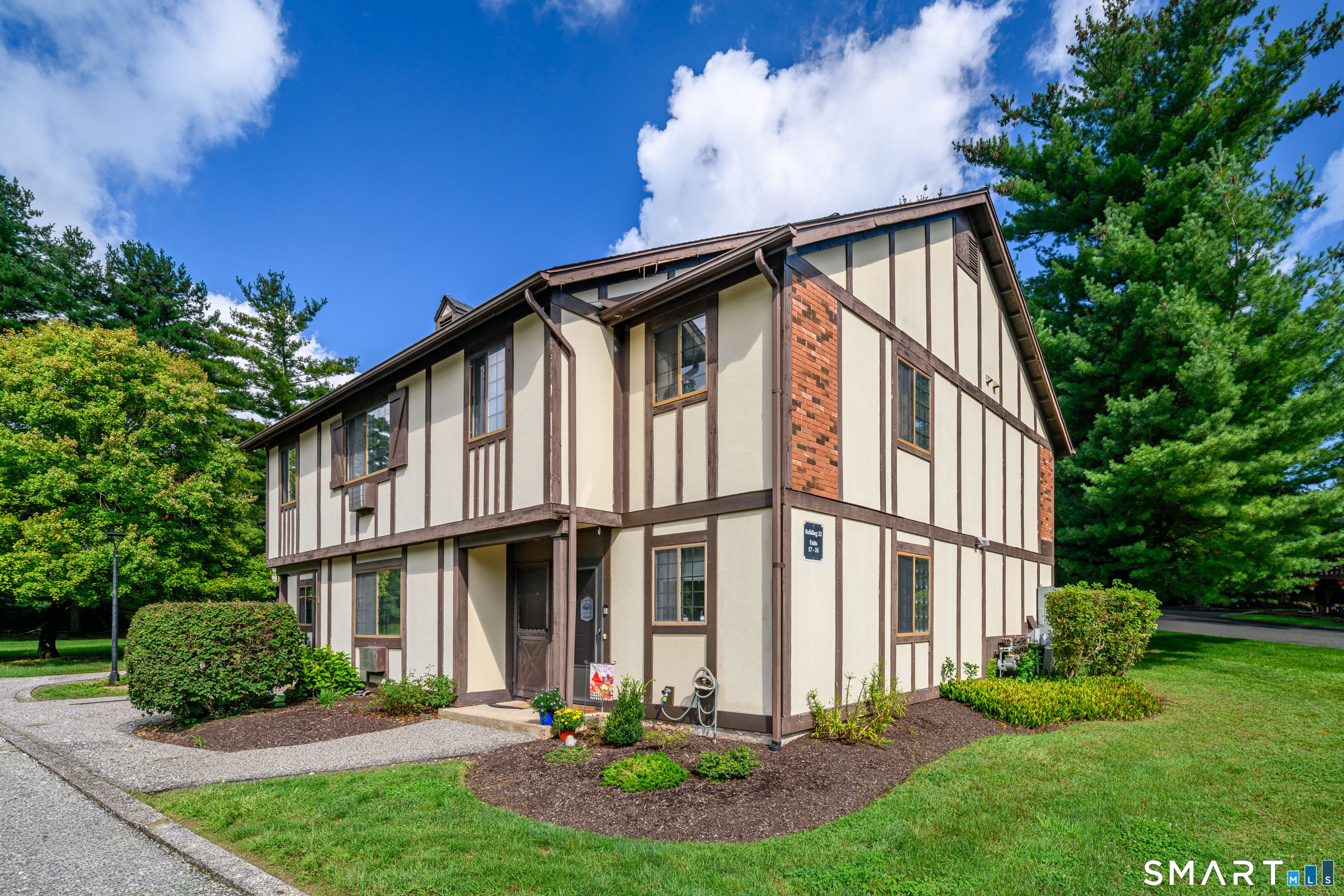 19 Eden Court, 19, Brookfield, CT 06804 | For Sale at $302,000