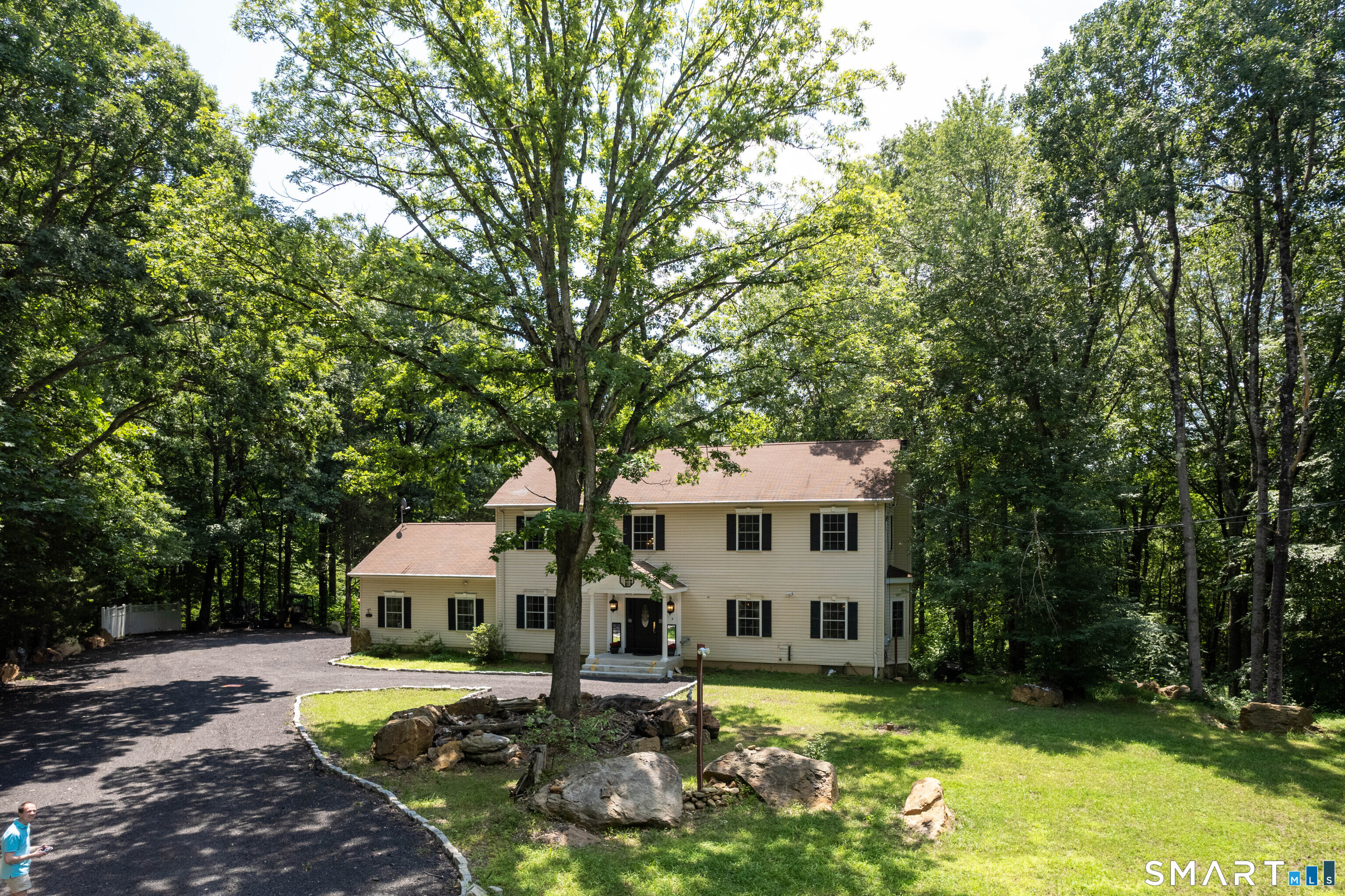 169 North Park Avenue, Easton, CT 06612 | For Sale at $1,029,000