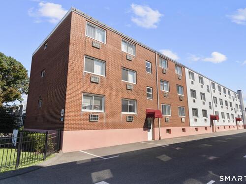  condo home for sale located at 4 Van Zant Street, b18, Norwalk, CT 06855