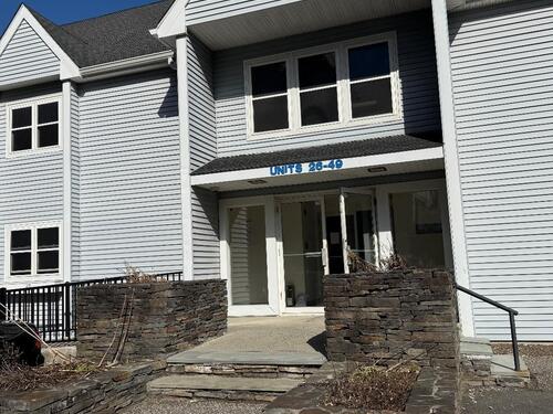  condo home for sale located at 1 Beaver Brook Road, 43, Danbury, CT 06810