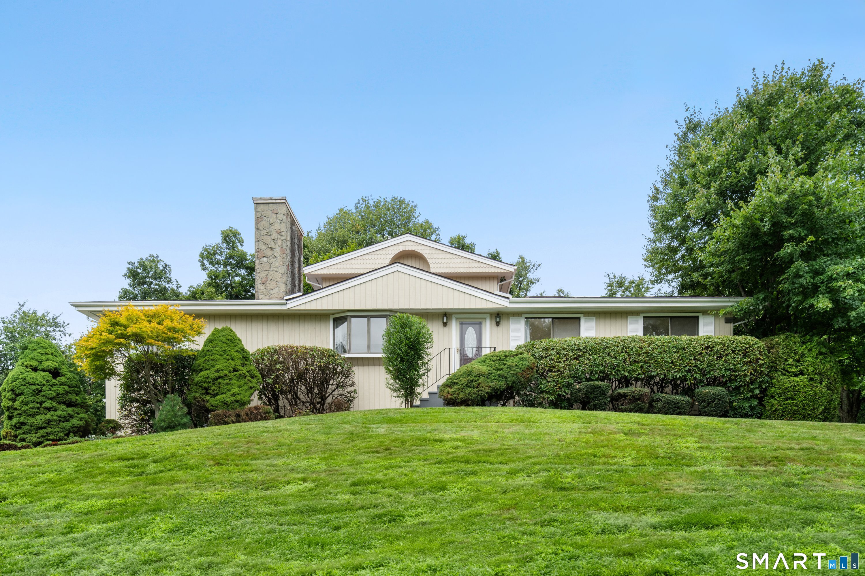 223 Sterling Road, Trumbull, CT 06611 | For Sale at $875,000