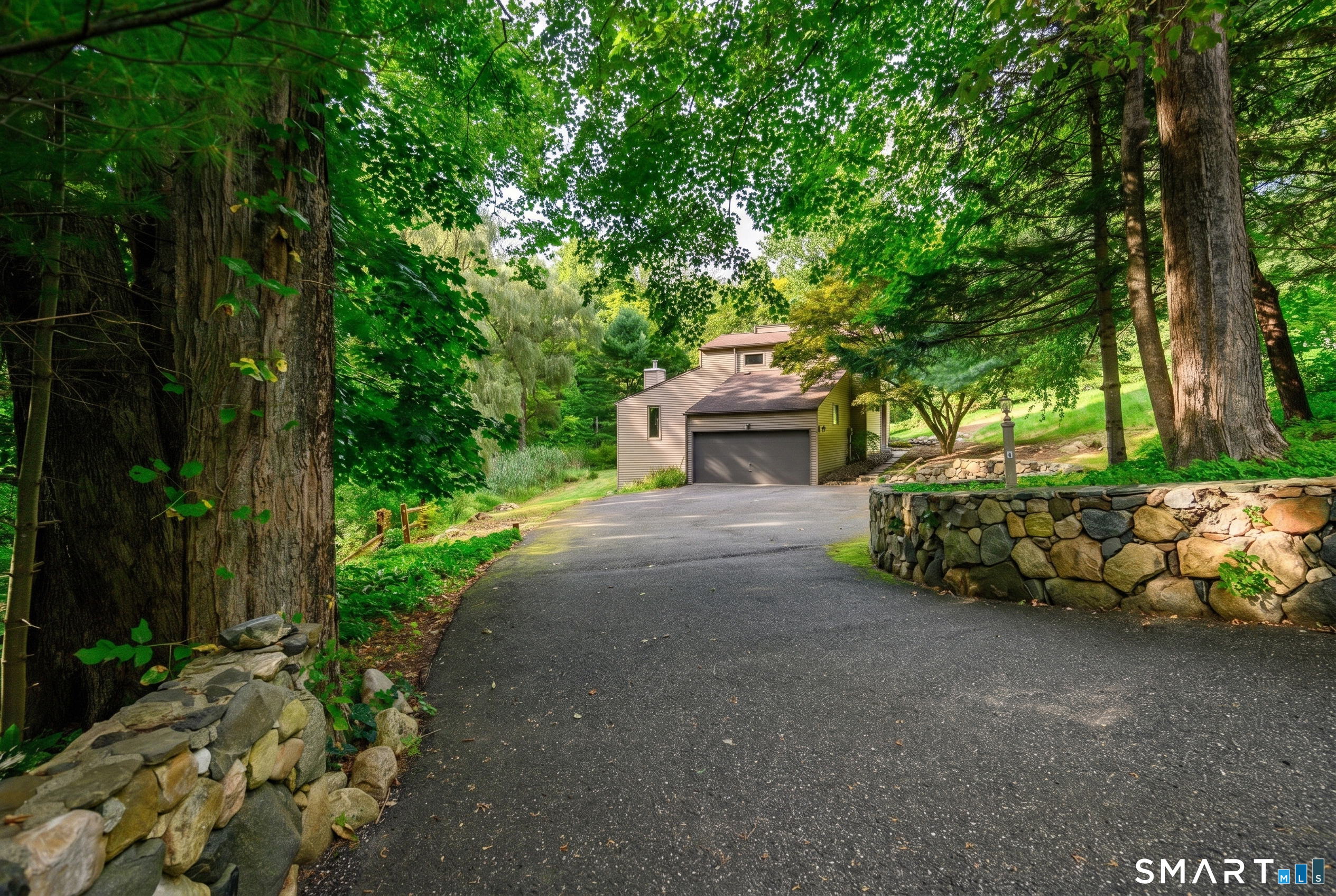 20 High Meadow Lane, Brookfield, CT 06804 | For Sale at $485,000