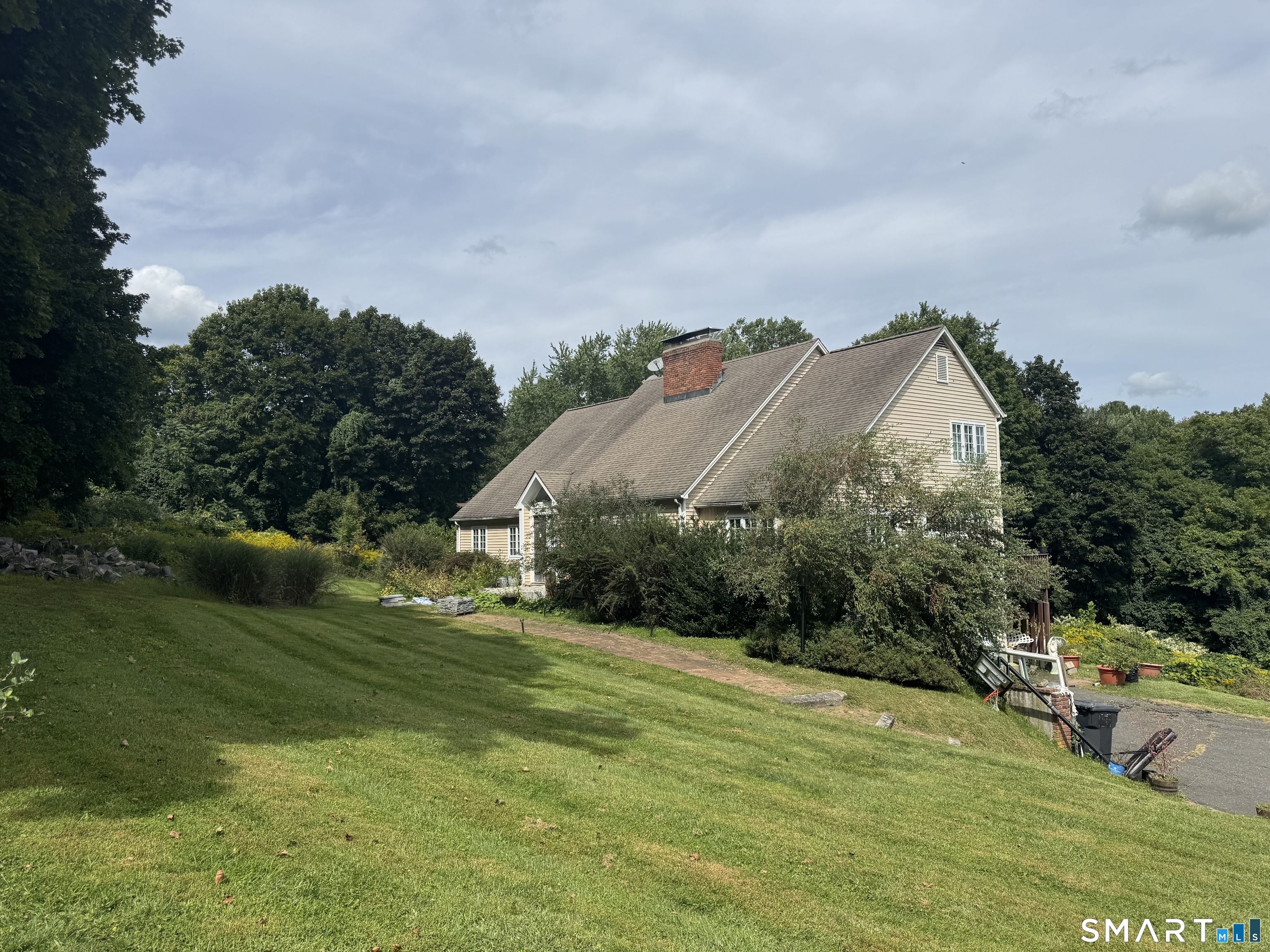 141 Saint Johns Road, Ridgefield, CT 06877 | For Sale at $1,400,000