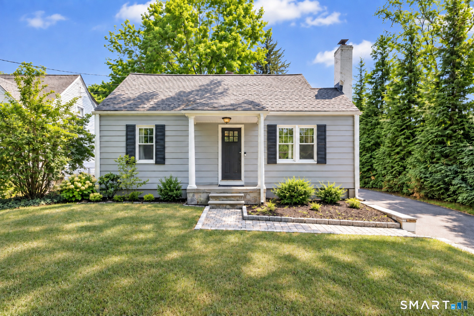 2082 Stratfield Road, Fairfield, CT 06825 | For Sale at $525,000