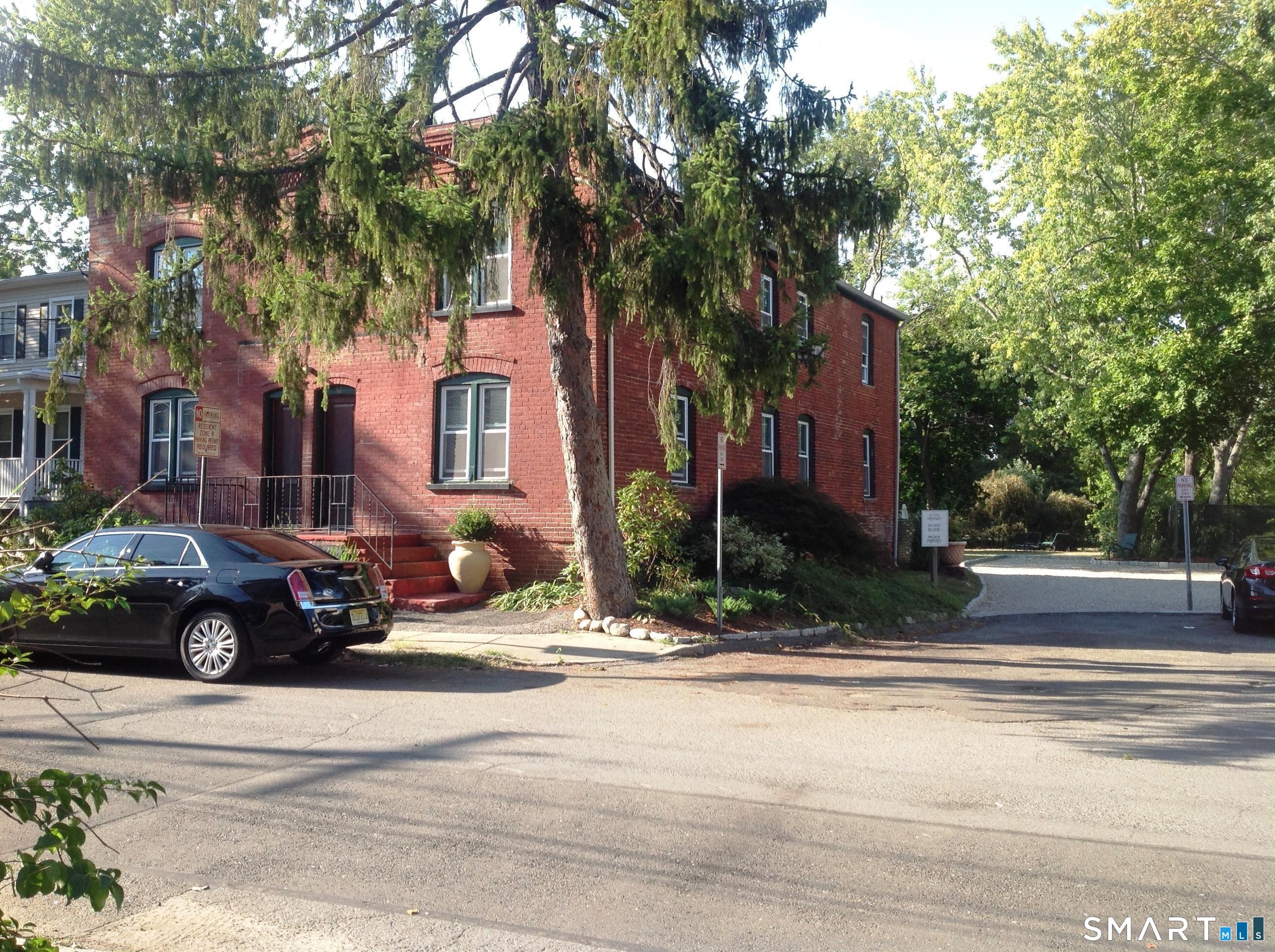30 Court Street, Stamford, CT 06902 | For Sale at $1,045,000