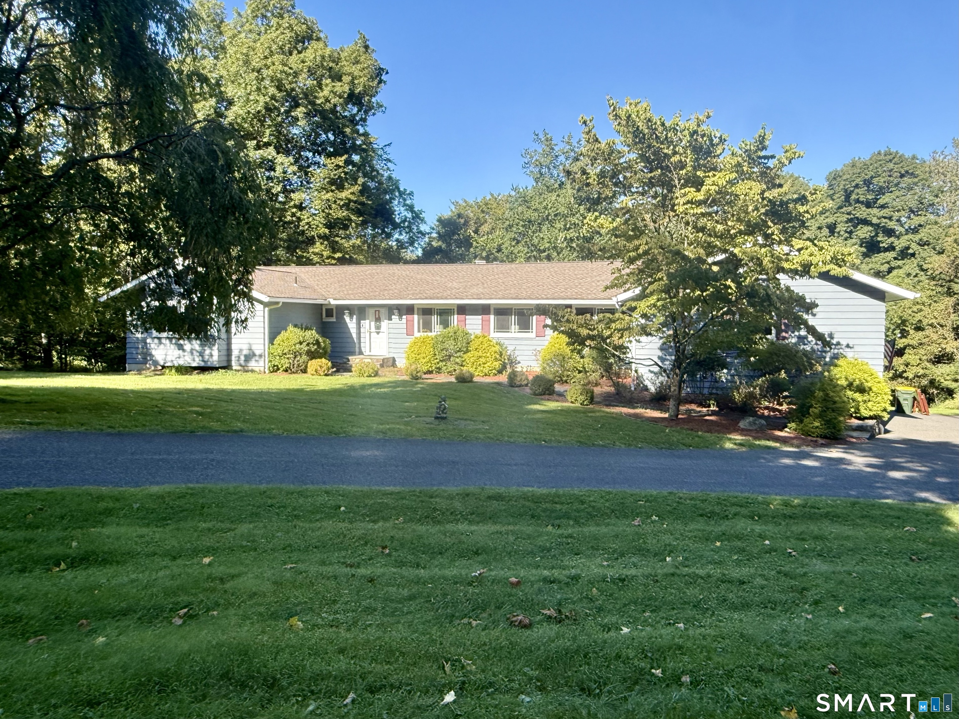 8 Signal Hill Road, Brookfield, CT 06804 | For Sale at $825,000
