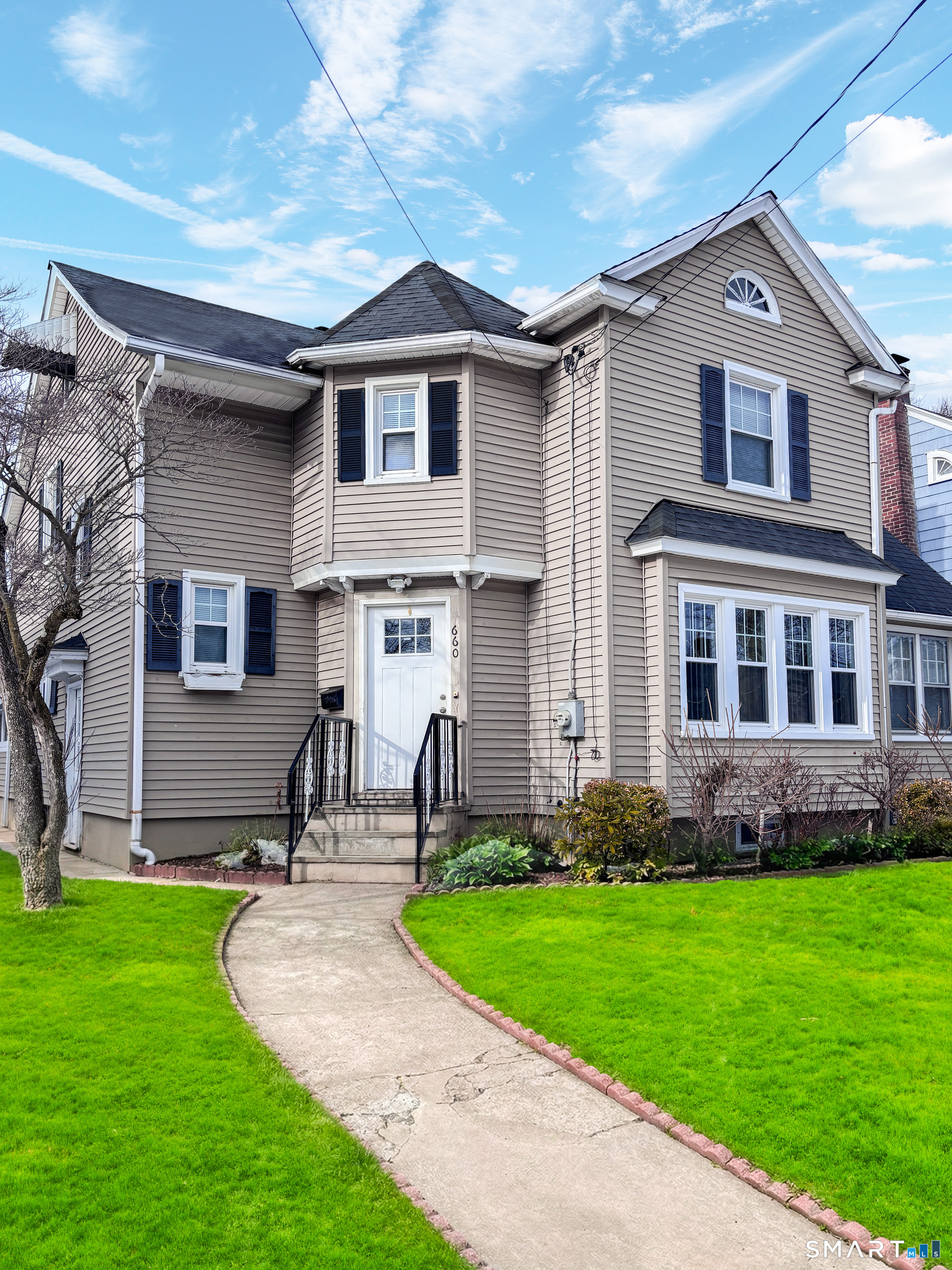660 West Jackson Avenue, Bridgeport, CT 06604 | For Sale at $465,000