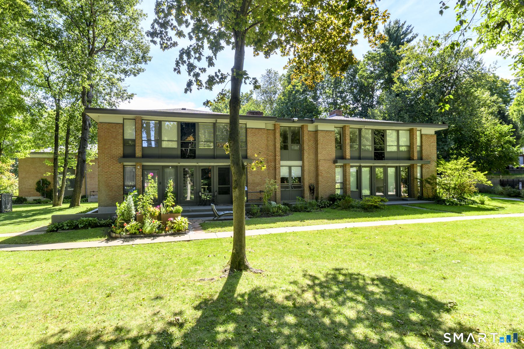 160 Fairfield Woods Road, 66, Fairfield, CT 06825 | For Sale at $349,000