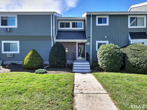  condo home for sale located at 31 Ameridge Drive, 31, Bridgeport, CT 06606