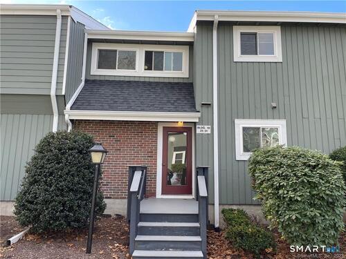  condo home for sale located at 31 Ameridge Drive, 31, Bridgeport, CT 06606