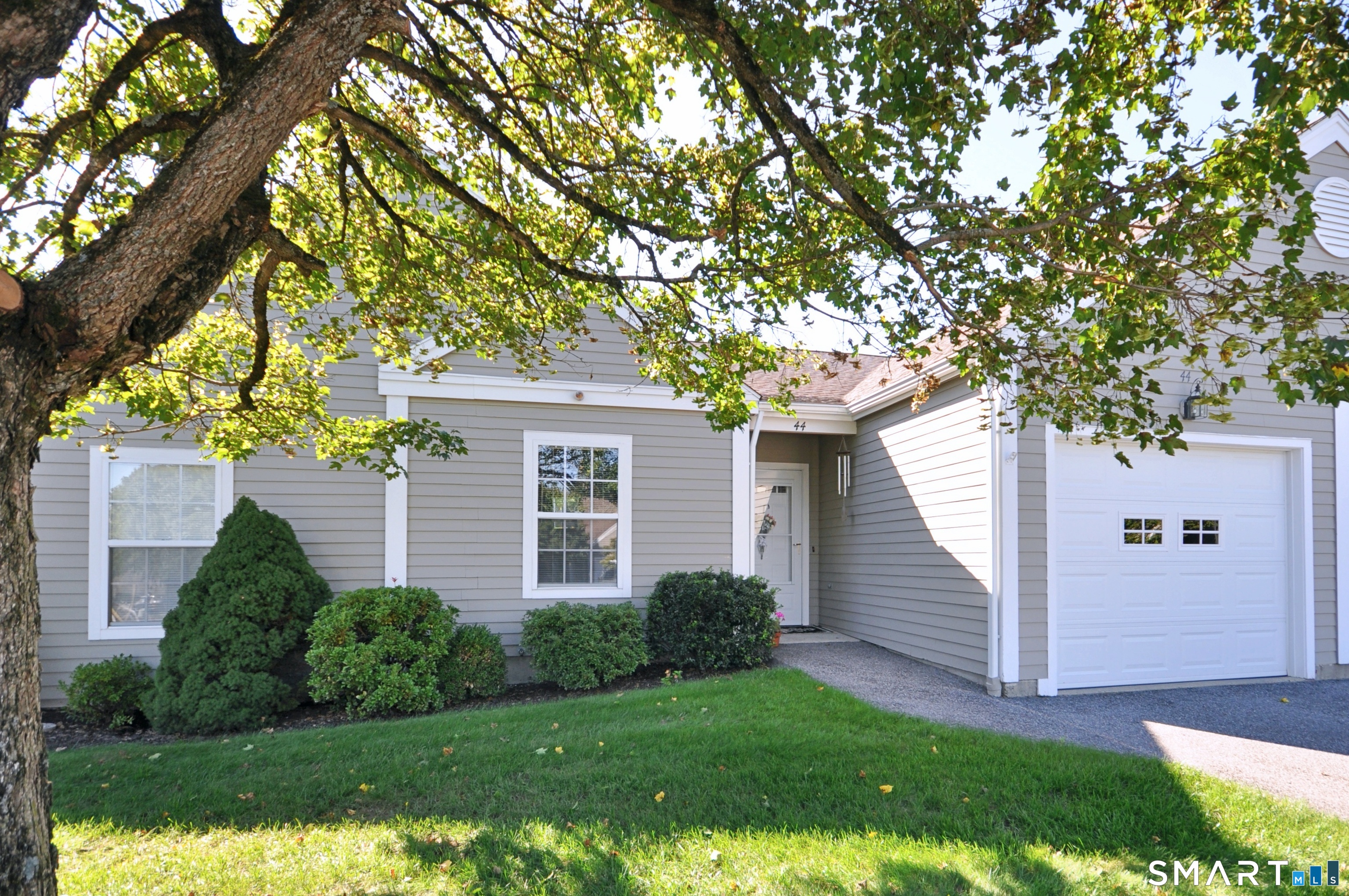44 Elizabeth Circle, 44, Newtown, CT 06482 | For Sale at $499,000