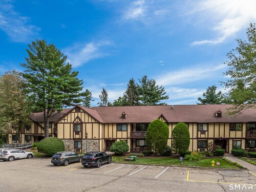  condo home for sale located at 125 Warner Hill Road, 70, Stratford, CT 06615