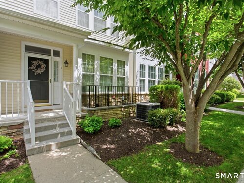  condo home for sale located at 11 Mercy Street, 11, Danbury, CT 06810