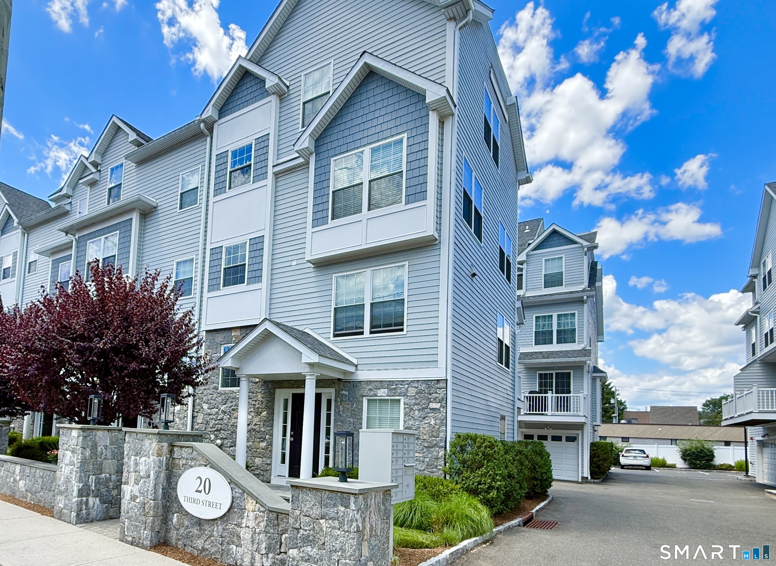 20 Third Street, 4, Stamford, CT 06905 | For Sale at $799,000