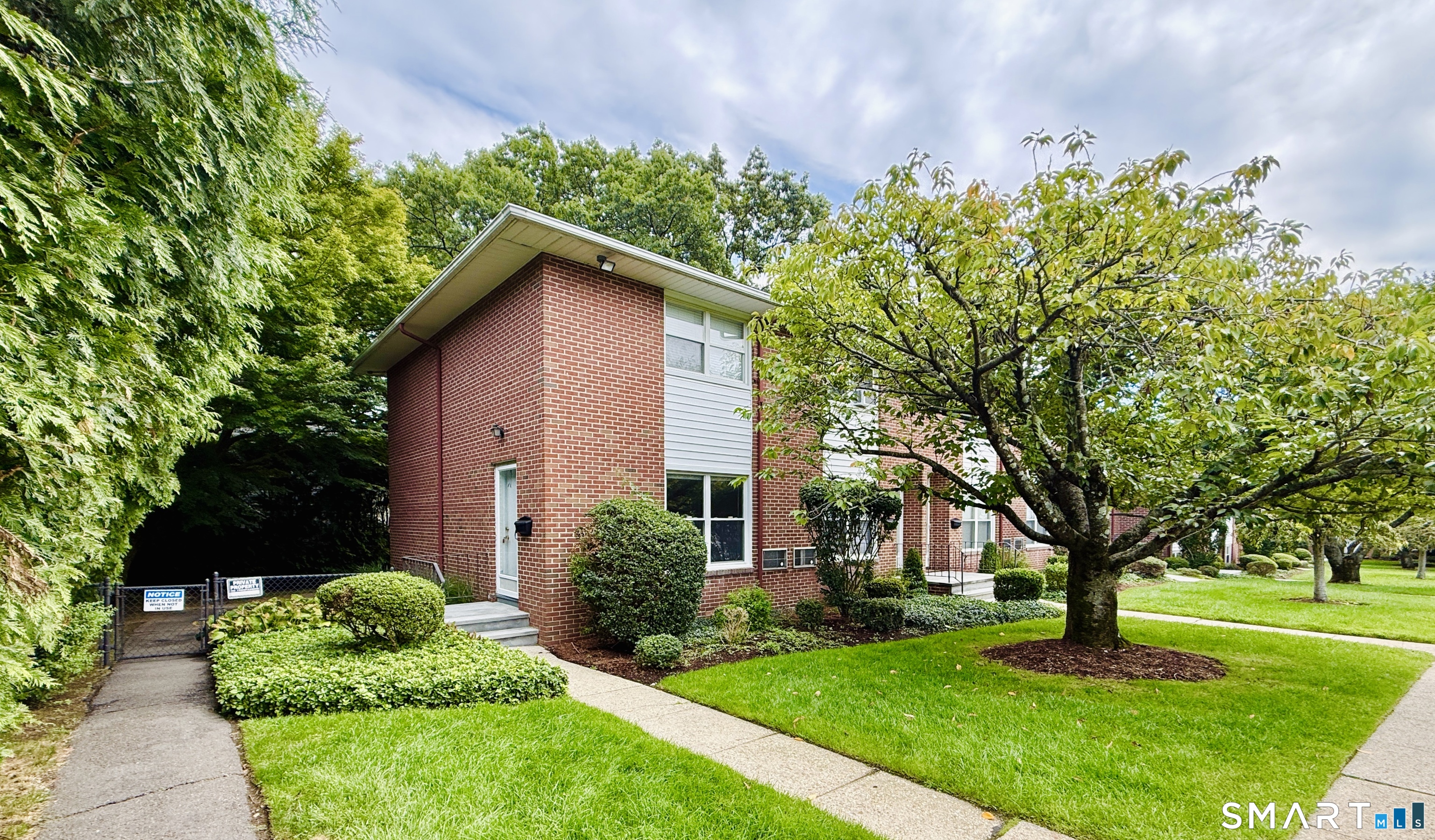 1 Willowbrook Court, 1, Stamford, CT 06902 | For Sale at $405,000