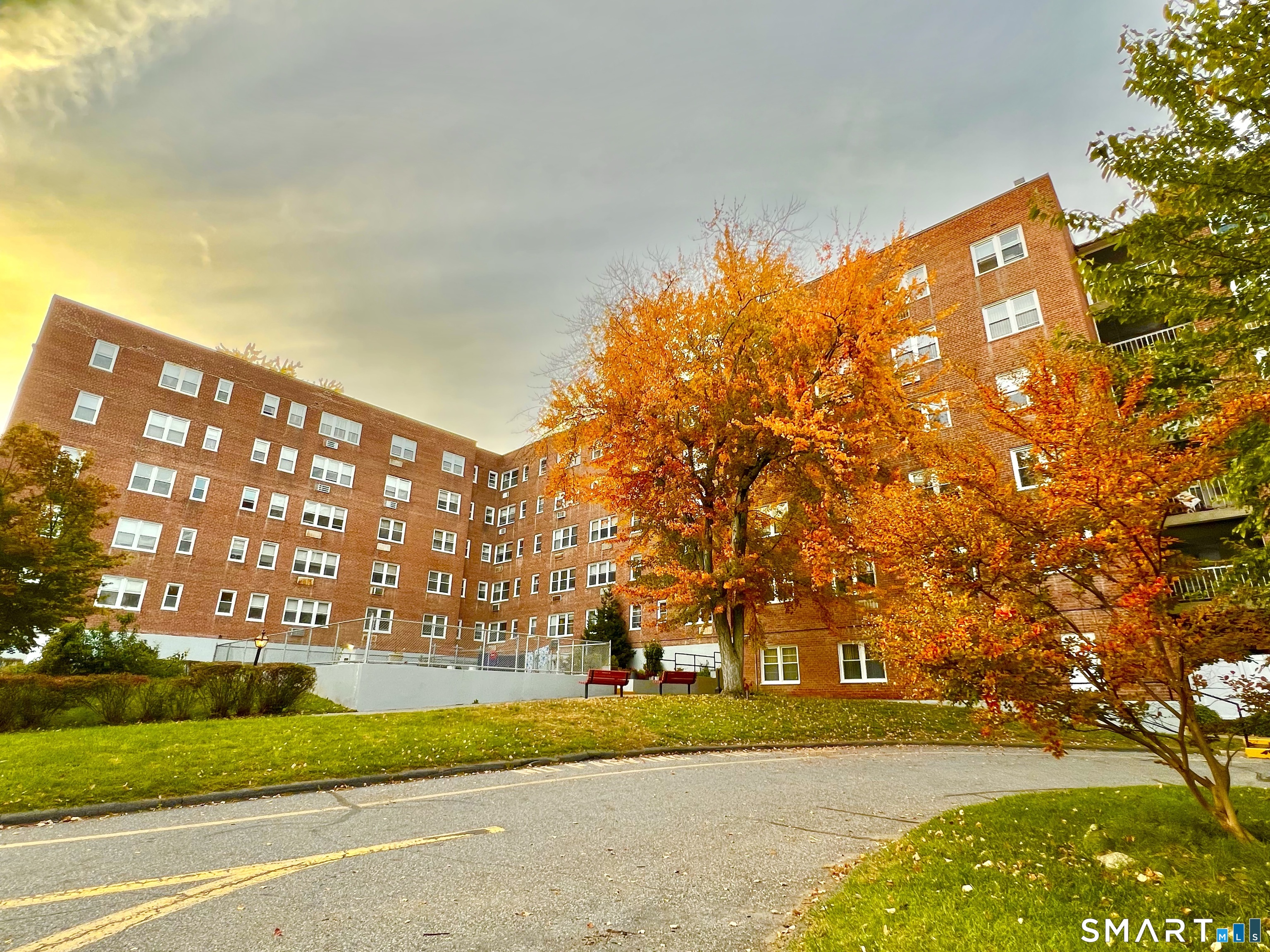 54 W North Street, 408, Stamford, CT 06902 | For Sale at $193,000