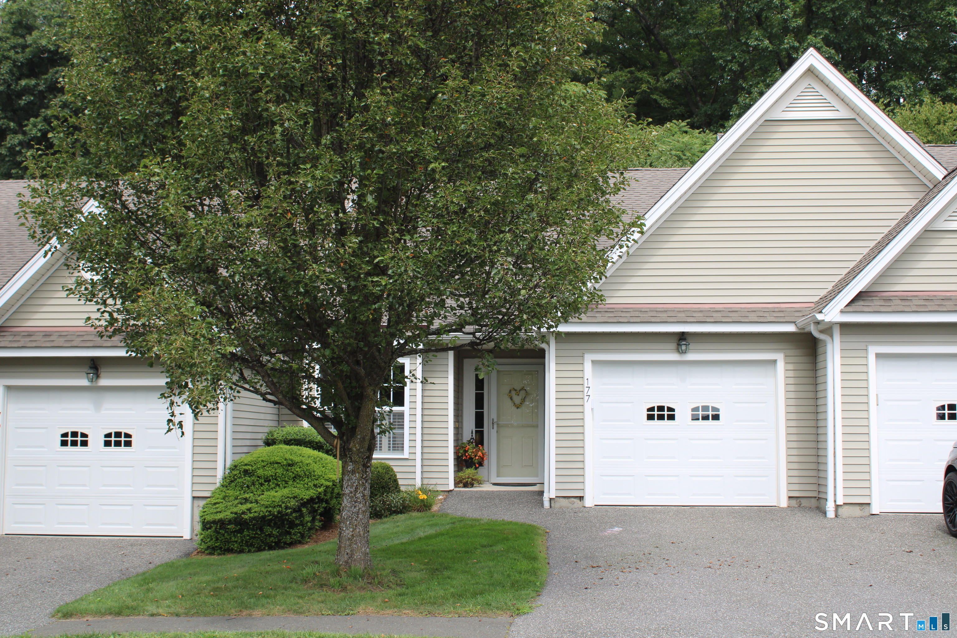 177 Julia Court, 177, Newtown, CT 06482 | For Sale at $429,900