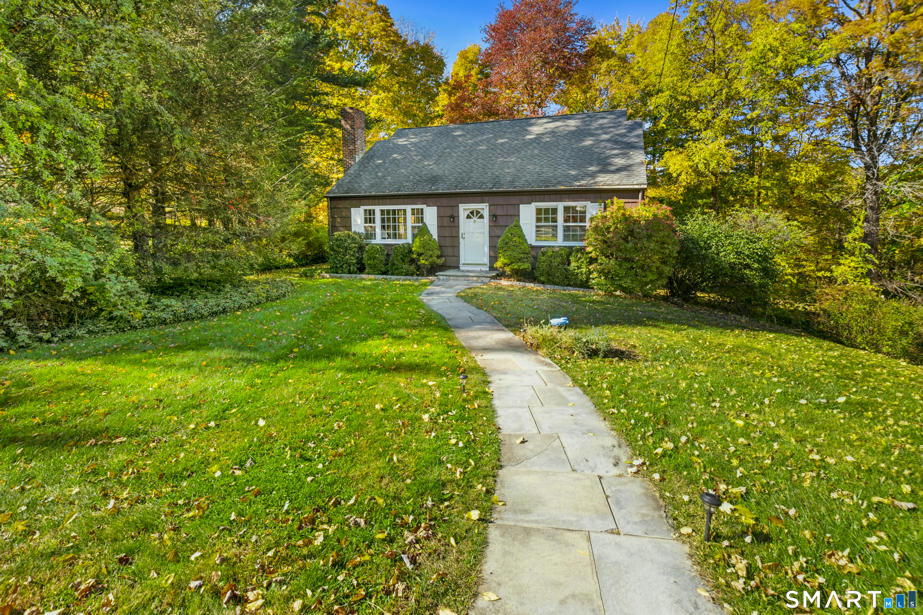 22 Ramapoo Hill Road, Ridgefield, CT 06877 | For Sale at $695,000