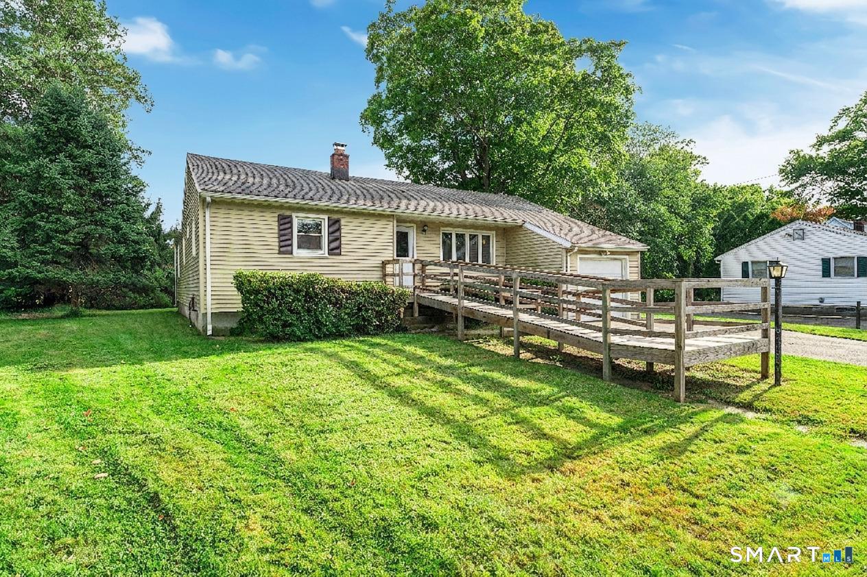17 Greenbriar Circle, Fairfield, CT 06824 | For Sale at $685,000