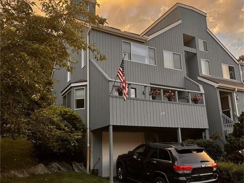  townhouse condo for sale located at 264 Sunwood Drive, 264, Shelton, CT 06484