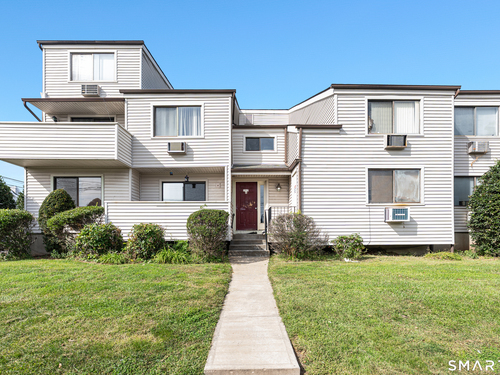  condo home for sale located at 252 Harlem Avenue, a1, Bridgeport, CT 06606