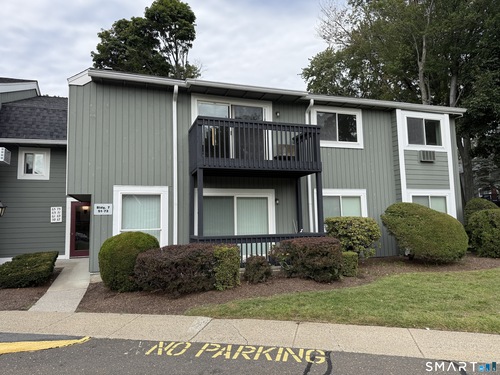  condo home for sale located at 69 Ameridge Drive, 69, Bridgeport, CT 06606